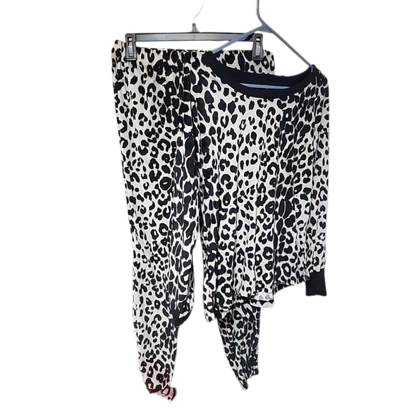 BETSEY JOHNSON Women's Small Leopard Print 2 Piece Pajama Set - Picture 2 of 5